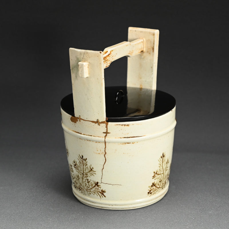 A spectacular Te-oke Mizusashi with Kintsugi Gold Repairs ー大樋手桶 水さし