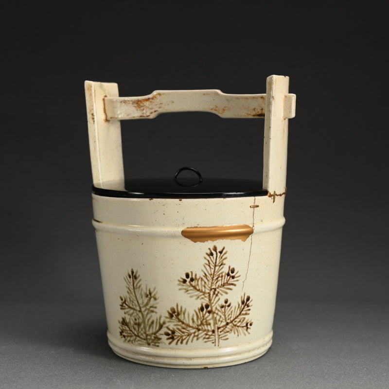 A spectacular Te-oke Mizusashi with Kintsugi Gold Repairs ー大樋手桶 水さし