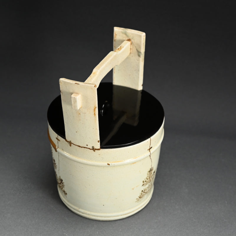 A spectacular Te-oke Mizusashi with Kintsugi Gold Repairs ー大樋手桶 水さし