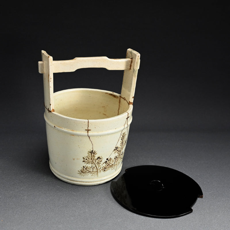 A spectacular Te-oke Mizusashi with Kintsugi Gold Repairs ー大樋手桶 水さし