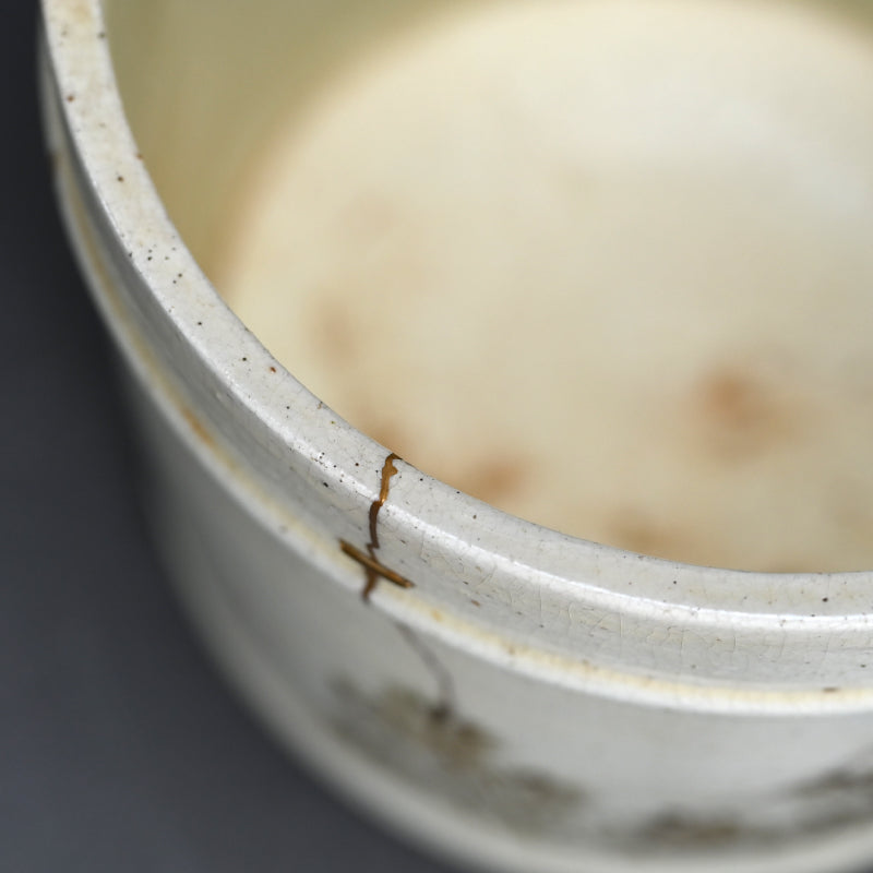 A spectacular Te-oke Mizusashi with Kintsugi Gold Repairs ー大樋手桶 水さし