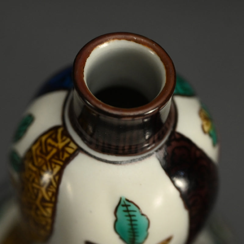 Kutani Porcelain Tokkuri ー徳田 八十吉