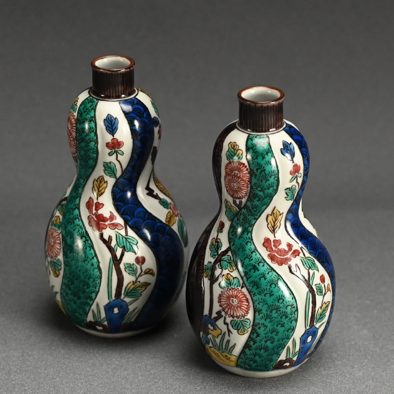 Kutani Porcelain Tokkuri ー徳田 八十吉