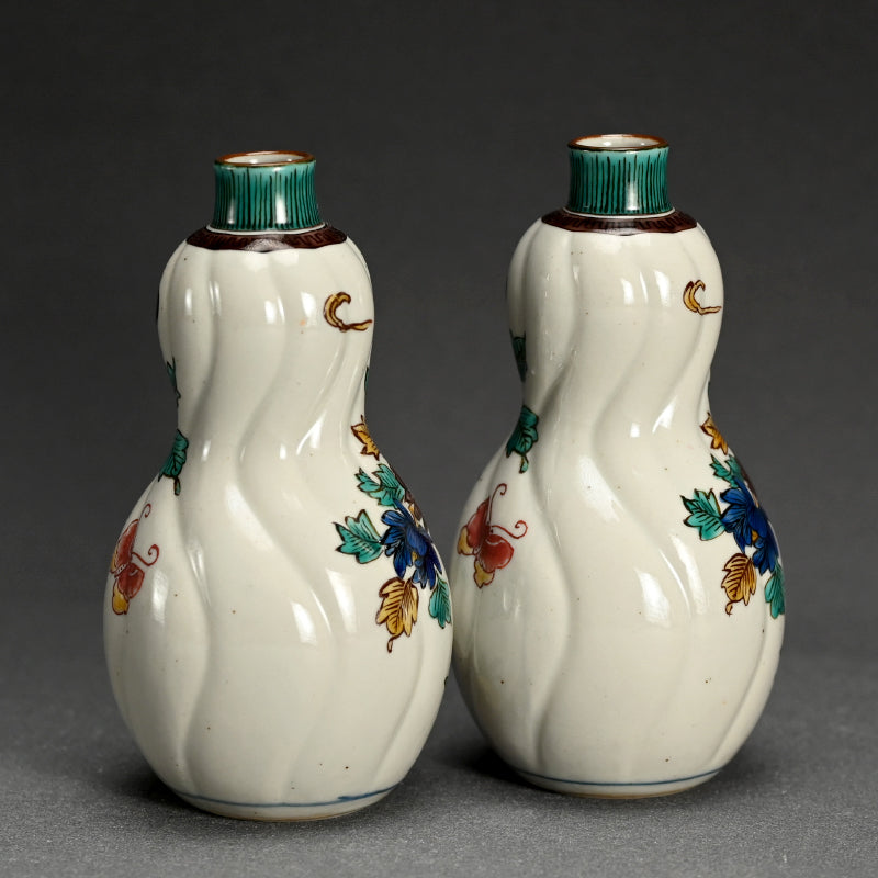 Kutani Porcelain Tokkuri  ー二代 徳田 八十吉