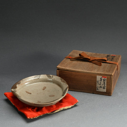 Momoyama period E-Karatsu Dish with Gold Repairs