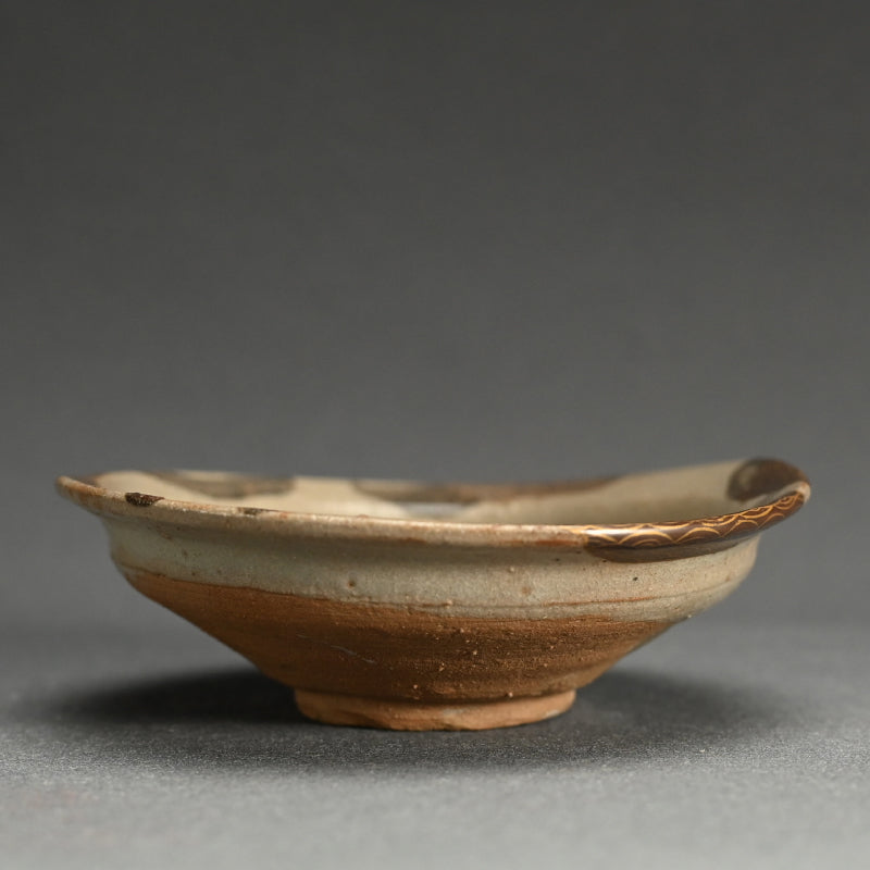 Momoyama period E-Karatsu Dish with Gold Repairs
