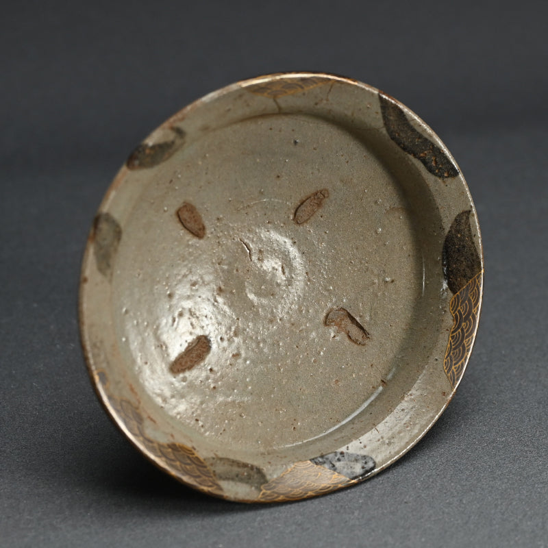 Momoyama period E-Karatsu Dish with Gold Repairs