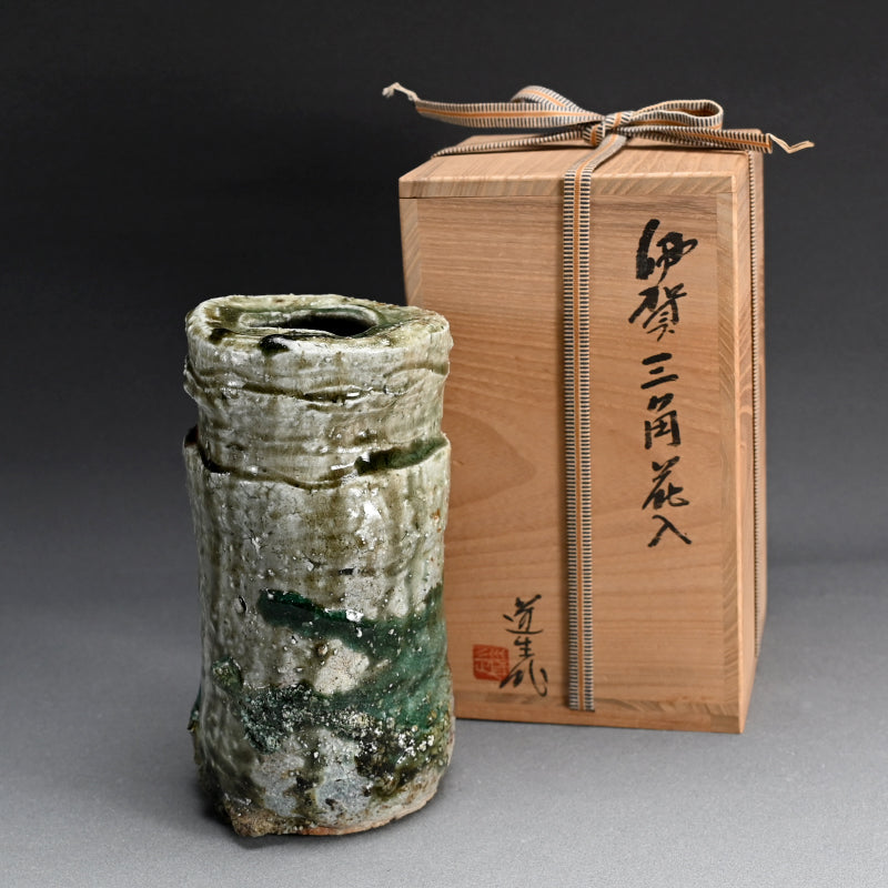 Iga Vase ー古谷 道生 “伊賀三角花入”