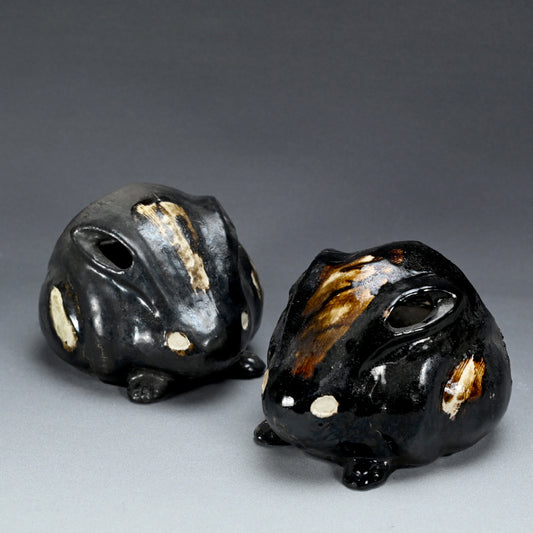 Pair Antique Japanese Black Raku Rabbits by Ennosai  ー黒楽兎手炉
