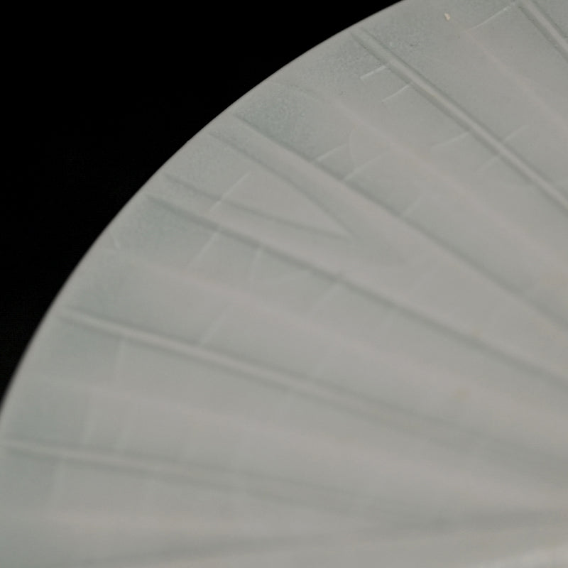 Award Winning Futamono Porcelain Box ー林 敏夫 “白磁線刻文大合子”