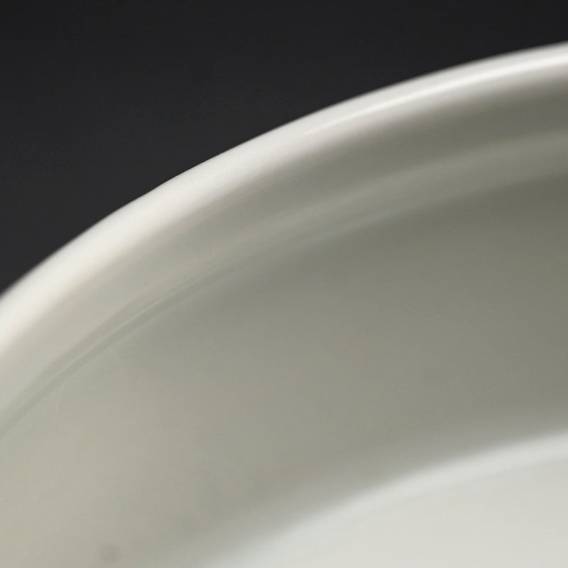 Award Winning Futamono Porcelain Box ー林 敏夫 “白磁線刻文大合子”