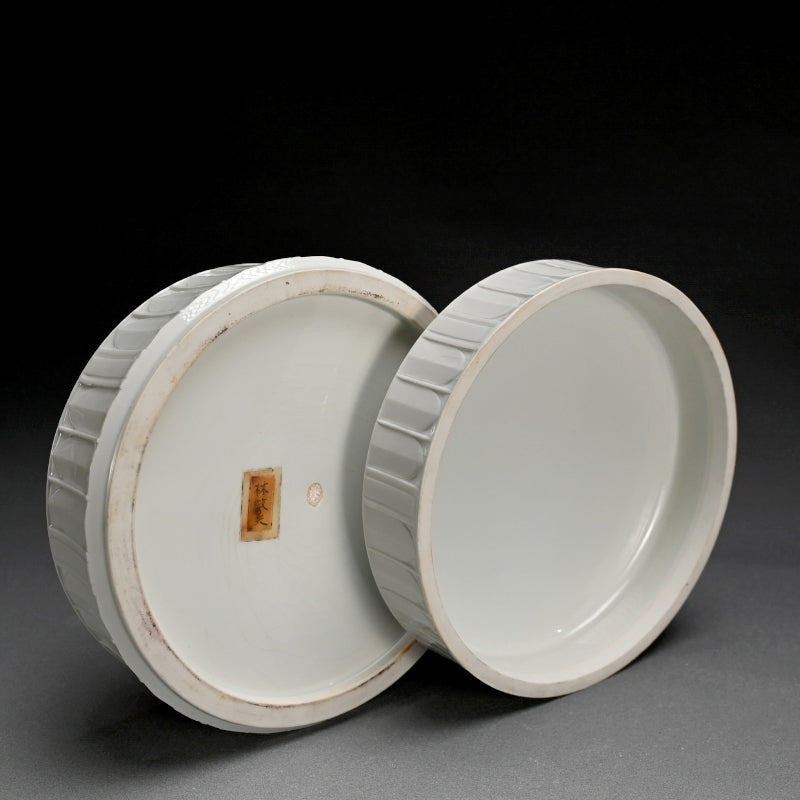 Award Winning Futamono Porcelain Box ー林 敏夫 “白磁線刻文大合子”