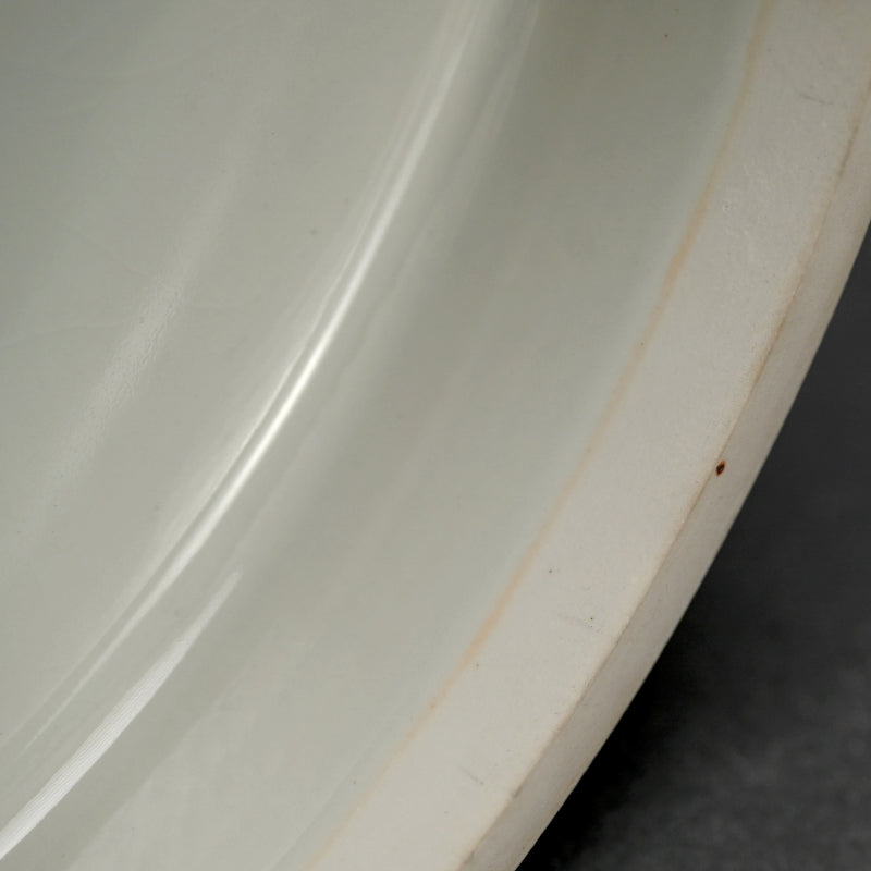 Award Winning Futamono Porcelain Box ー林 敏夫 “白磁線刻文大合子”