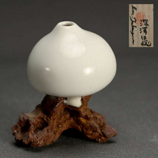 Single Flower Sculptural Vase by Fukazawa Ion ー深澤 伊穏 “石ノ上 花器”