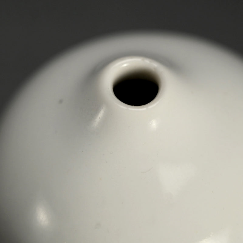 Single Flower Sculptural Vase by Fukazawa Ion ー深澤 伊穏 “石ノ上 花器”