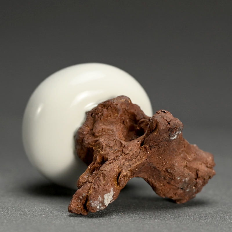Single Flower Sculptural Vase by Fukazawa Ion ー深澤 伊穏 “石ノ上 花器”
