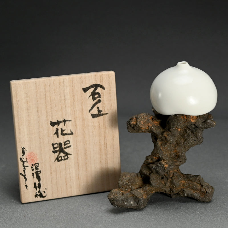 Sculptural Single Flower Vase ー深澤 伊穏 “石ノ上 花器”