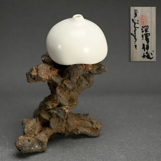 Sculptural Single Flower Vase ー深澤 伊穏 “石ノ上 花器”