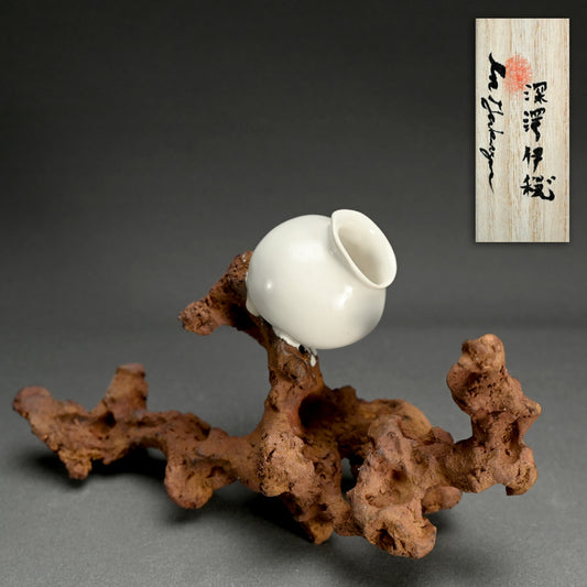 Contemporary Wall hanging Vase ー深澤 伊穏 “石ノ上壁 花器”