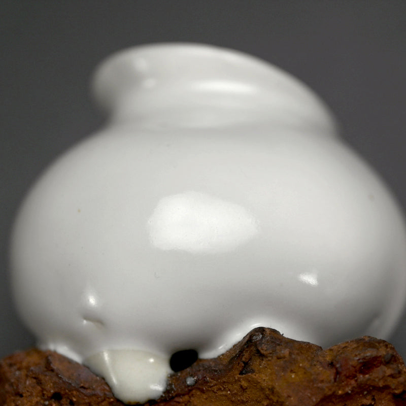 Contemporary Wall hanging Vase ー深澤 伊穏 “石ノ上壁 花器”