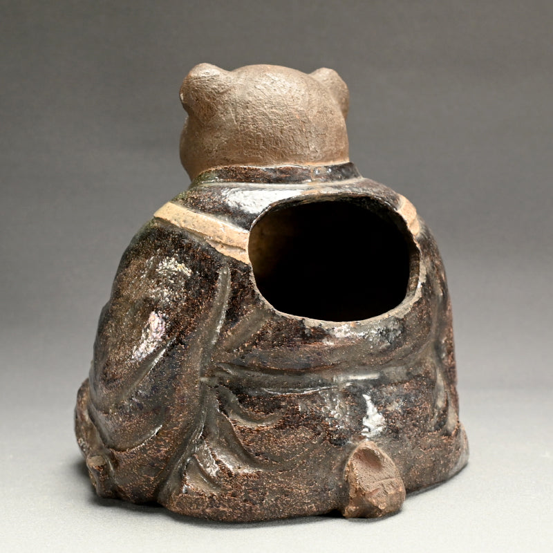 Edo p. Figurine by Ninnami Dohachi, Tanuki dressed as Priest