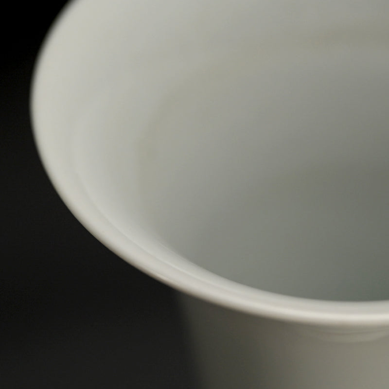 Fantastic Porcelain Gu Vase ー大丸 北峰 "金黄釉蝉紋刻花瓶"