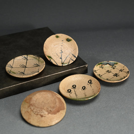 Set 5 small Seto-Oribe Sauce Dishes, 17th-18th century