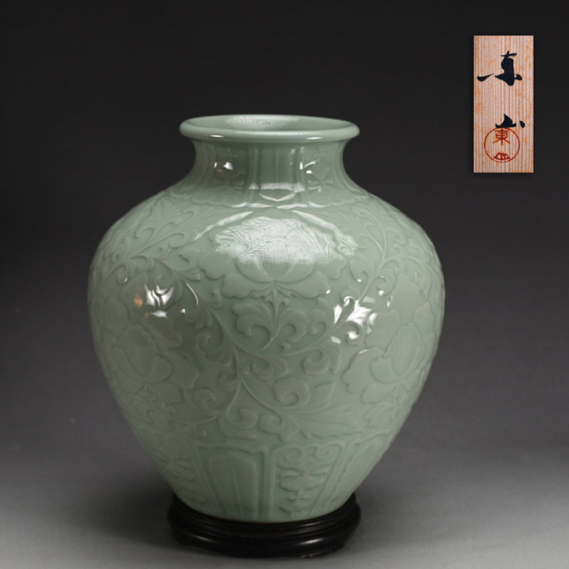 Huge Celadon Vase ー宮永 東山 "青瓷古代紋 花瓶"