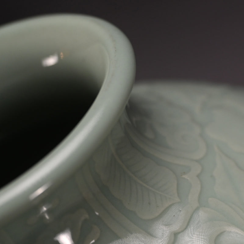 Huge Celadon Vase ー宮永 東山 "青瓷古代紋 花瓶"
