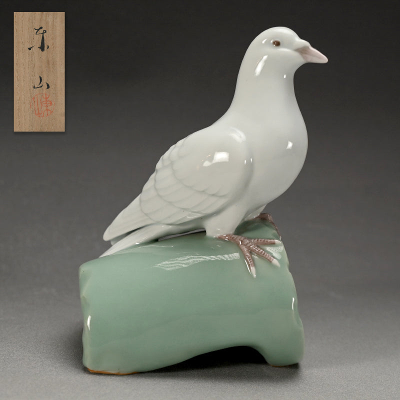 Pigeon Porcelain Okimono ー宮永東山 "白鳩置物"