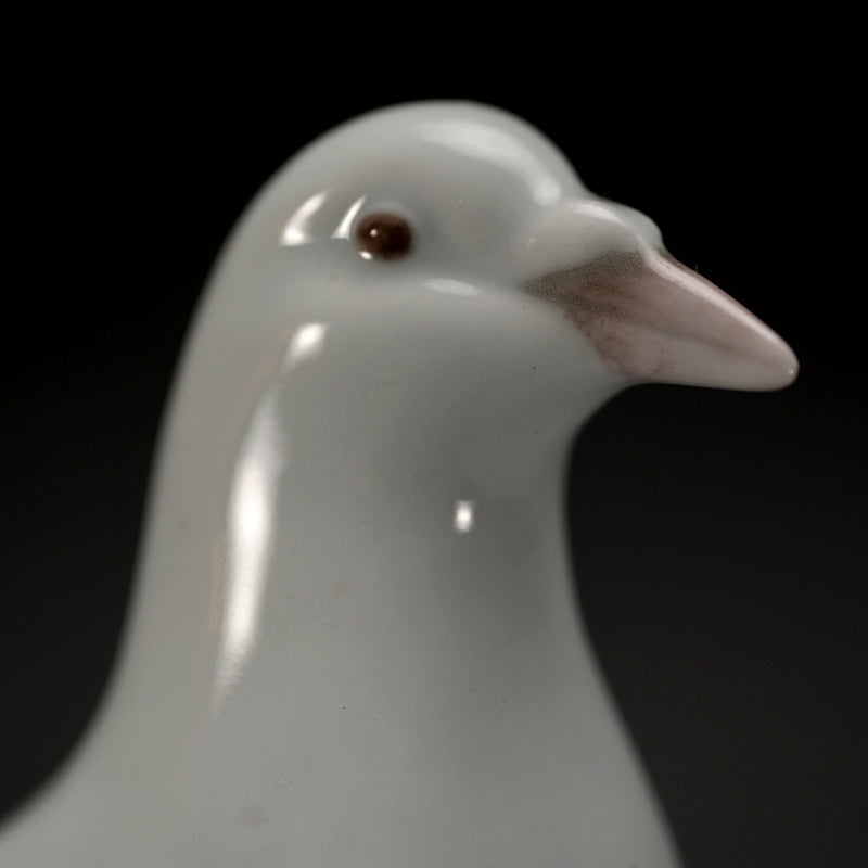 Pigeon Porcelain Okimono ー宮永東山 "白鳩置物"