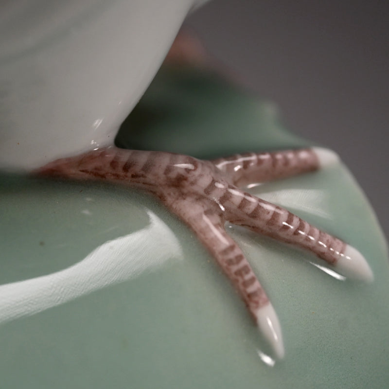 Pigeon Porcelain Okimono ー宮永東山 "白鳩置物"