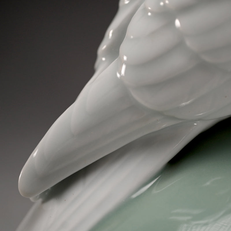 Pigeon Porcelain Okimono ー宮永東山 "白鳩置物"