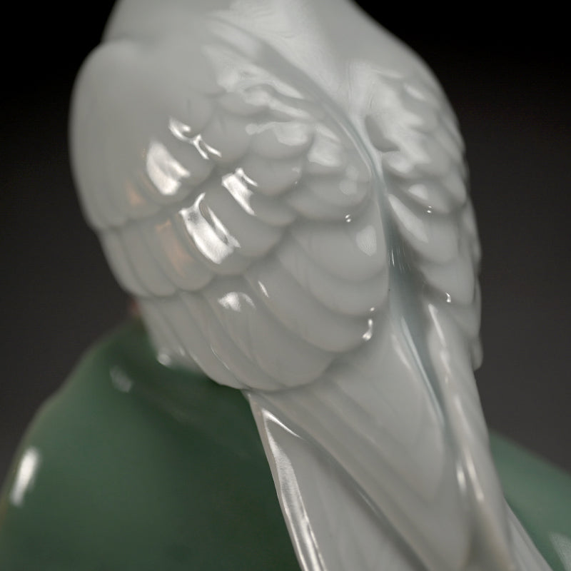 Pigeon Porcelain Okimono ー宮永東山 "白鳩置物"