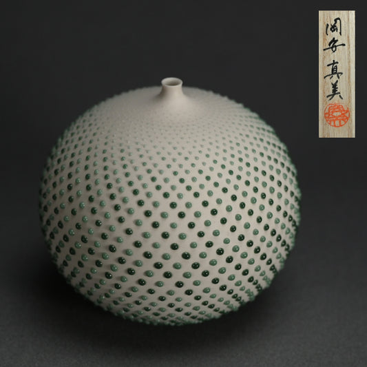 Hard to Find Contemporary Porcelain Vase ー岡安 真美 “一輪”