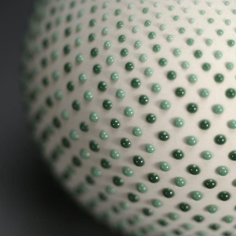 Hard to Find Contemporary Porcelain Vase ー岡安 真美 “一輪”