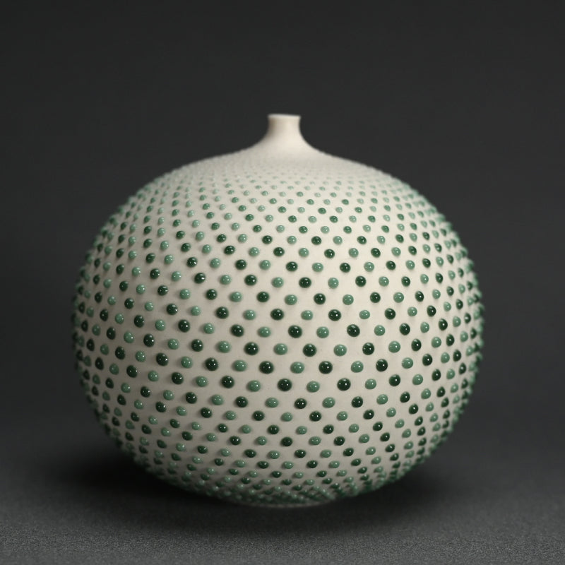Hard to Find Contemporary Porcelain Vase ー岡安 真美 “一輪”