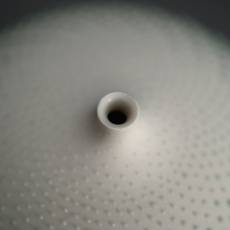 Hard to Find Contemporary Porcelain Vase ー岡安 真美 “一輪”