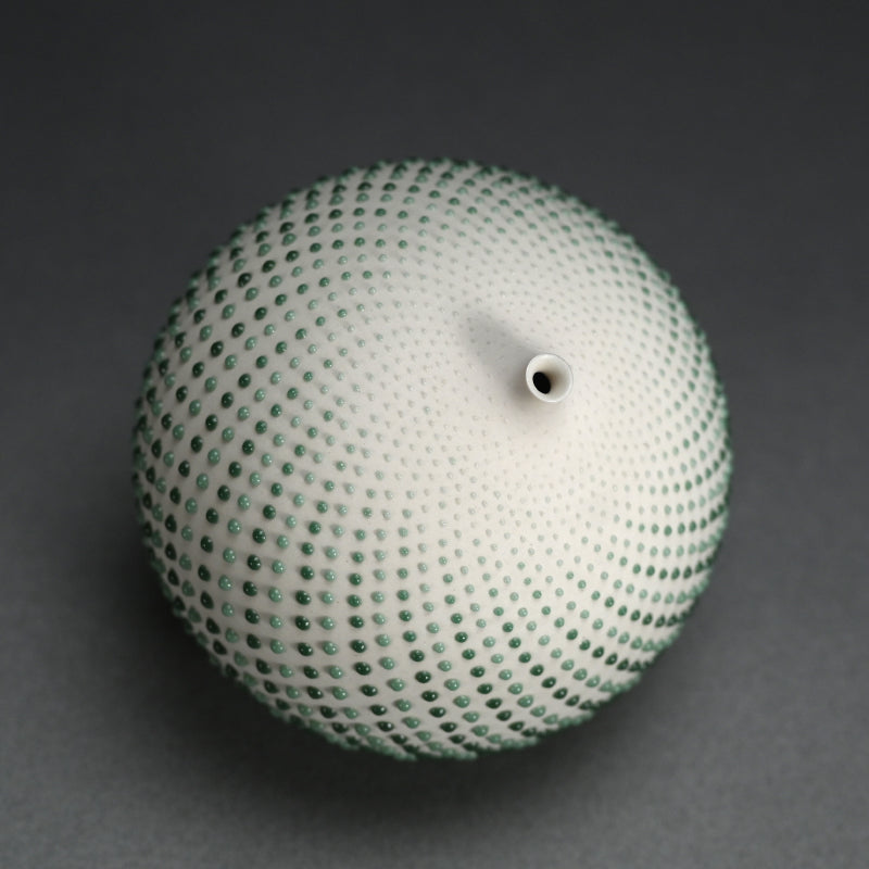 Hard to Find Contemporary Porcelain Vase ー岡安 真美 “一輪”
