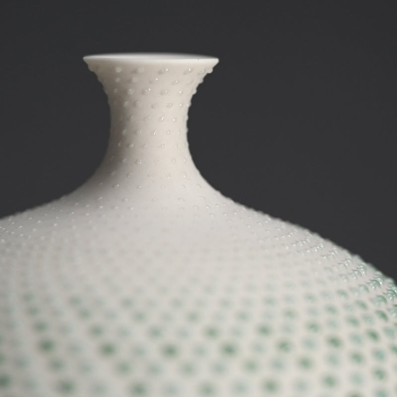 Contemporary Porcelain Vase ー岡安 真美 “一輪”