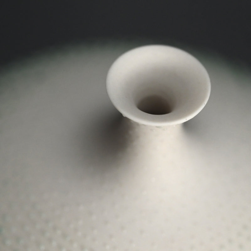 Contemporary Porcelain Vase ー岡安 真美 “一輪”