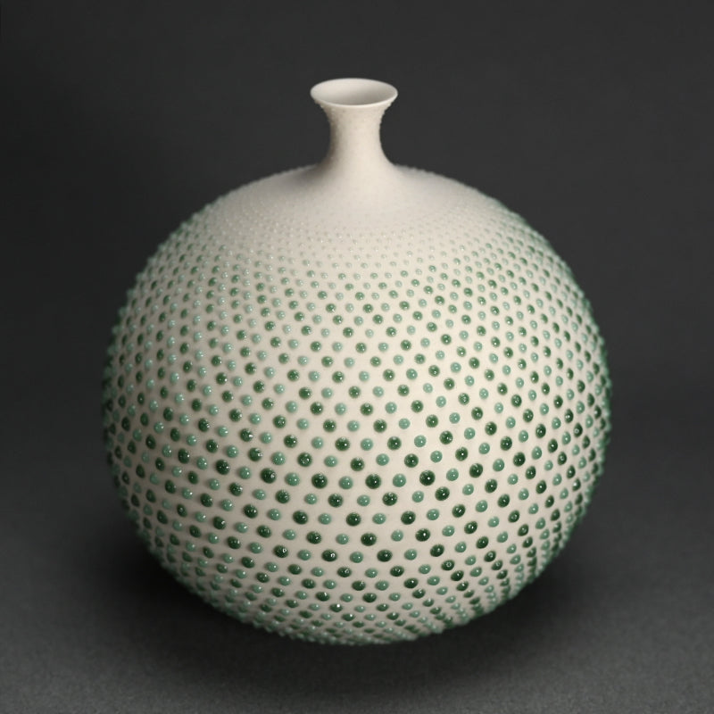 Contemporary Porcelain Vase ー岡安 真美 “一輪”