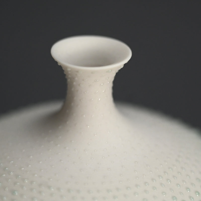 Contemporary Porcelain Vase ー岡安 真美 “一輪”