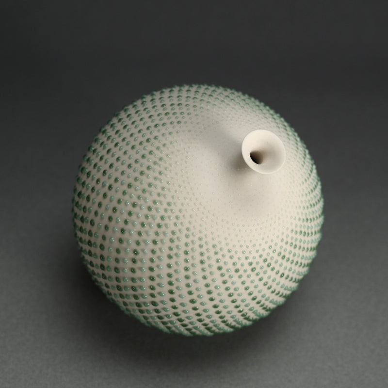 Contemporary Porcelain Vase ー岡安 真美 “一輪”