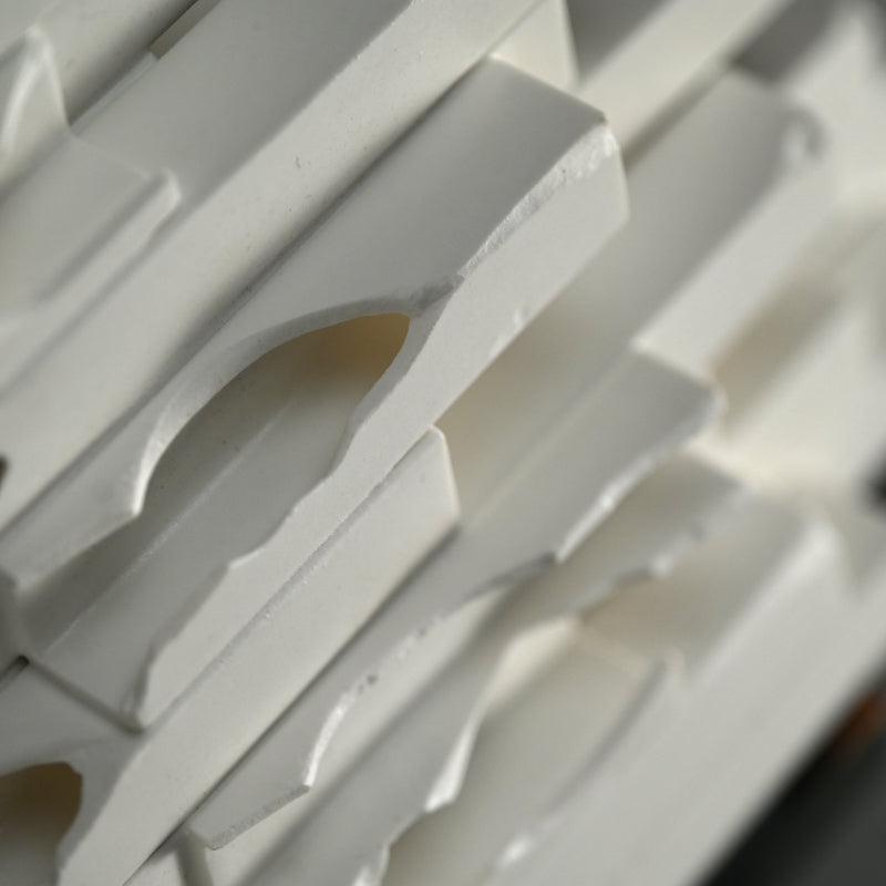 Porcelain Wall Sculpture ー竹内 紘三 “Modern Remains, Dyeing”
