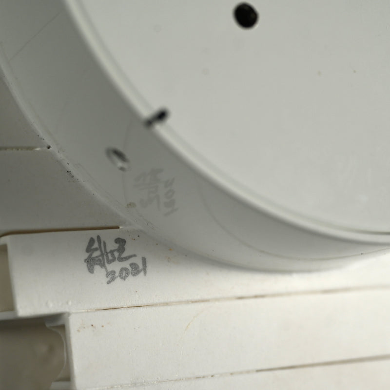 Porcelain Wall Sculpture ー竹内 紘三 “Modern Remains, Dyeing”