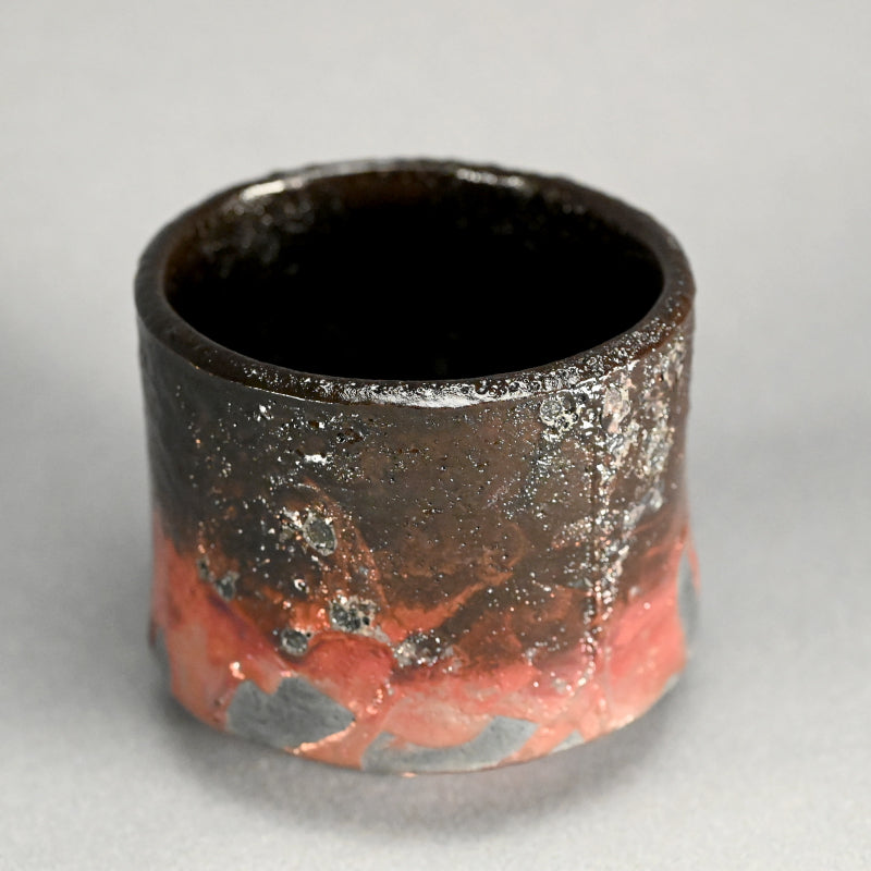 Stellar Black Raku Chawan ー橋本 知成 “楽焼窯変筒茶碗”