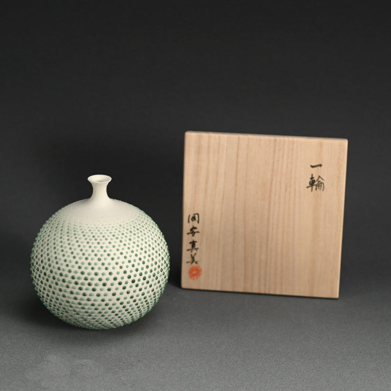 Contemporary Porcelain Vase ー岡安 真美 “一輪”