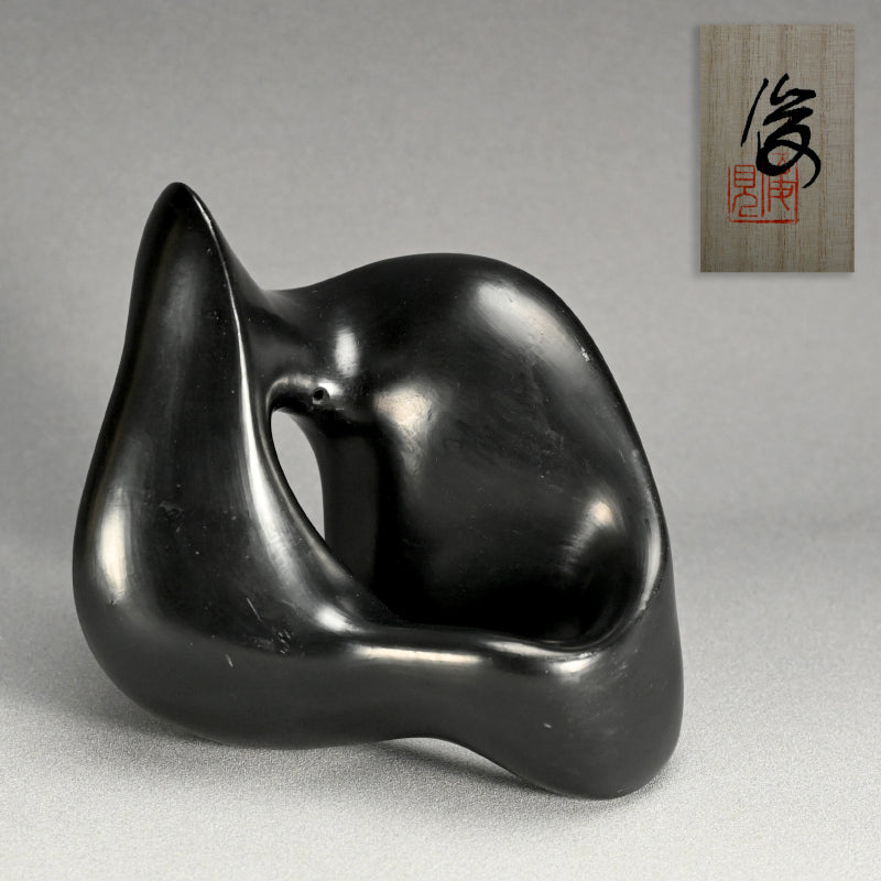 Contemporary Black Ceramic Sculpture, “Vibration” ー伊村 俊見 “揺 23-s6”