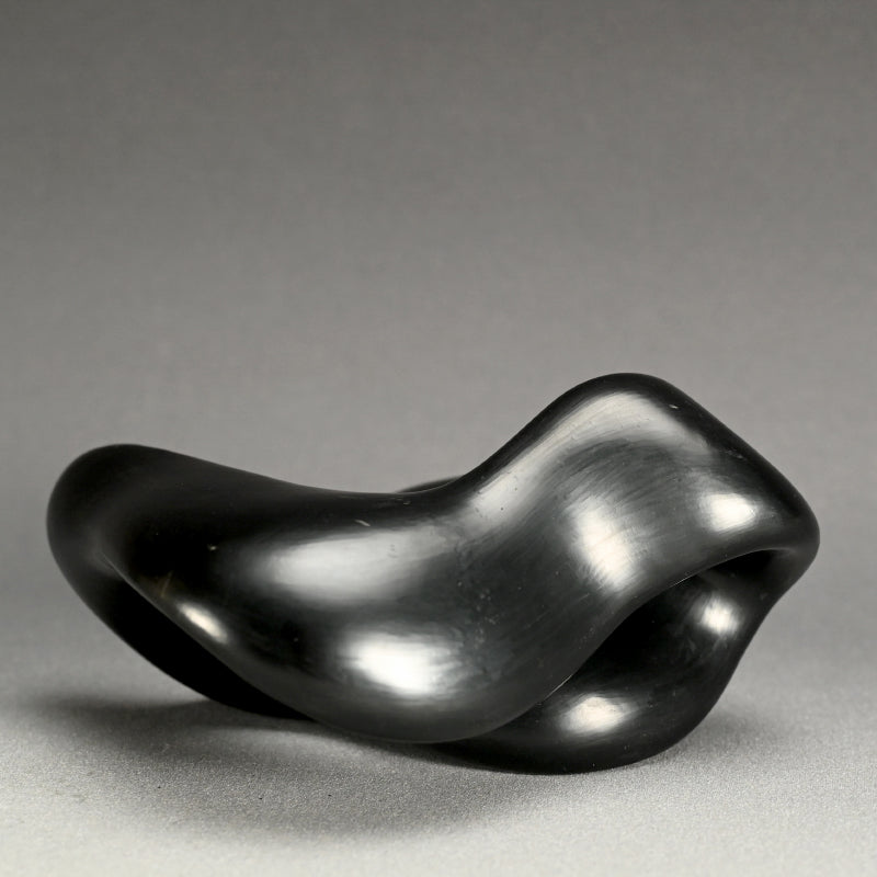 Contemporary Black Ceramic Sculpture, “Vibration” ー伊村 俊見 “揺 23-s6”